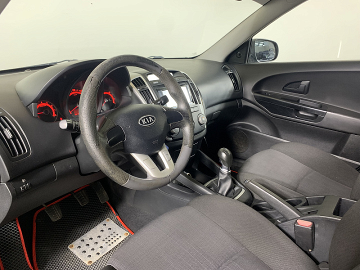 KIA Ceed 1.4, 2011 года, Механика, Черный перламутр