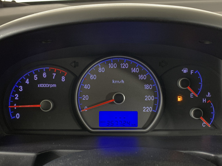 HYUNDAI Elantra 1.6, 2008 года, Механика, Вишневый