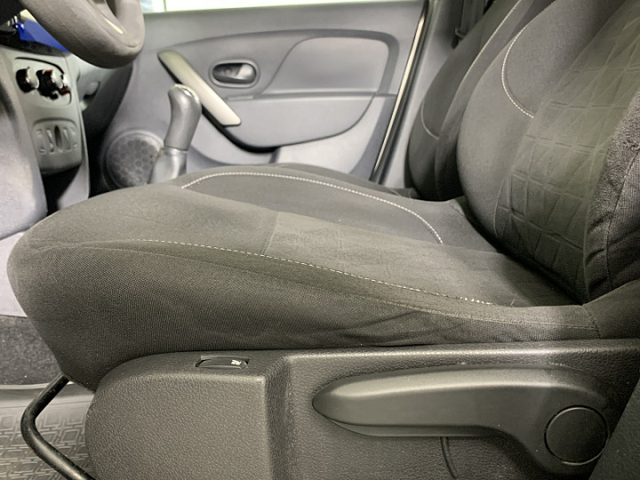 Renault Sandero 1.6, 2016 года, Механика, Бежевый