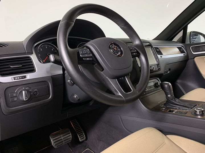 VOLKSWAGEN Touareg 4.1, 2011 года, Автоматическая, Серебристо-желтый