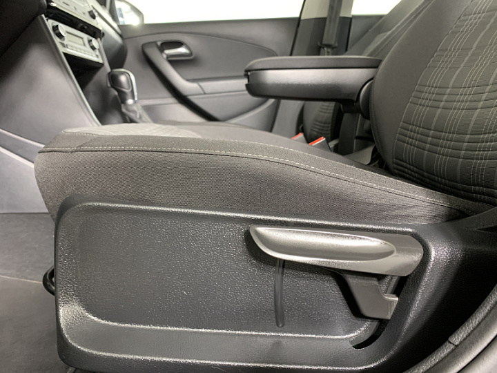 VOLKSWAGEN Polo 1.4, 2016 года, Робот, Серебристый