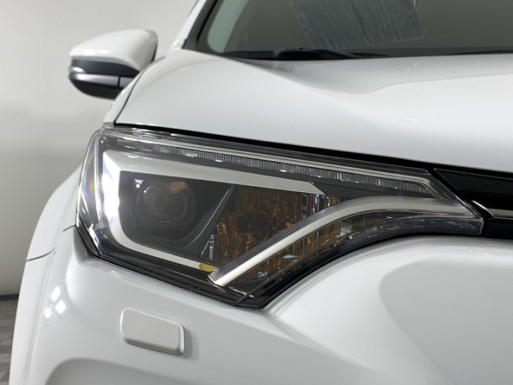 TOYOTA RAV4 2.5, 2018 года, Автоматическая, БЕЛЫЙ