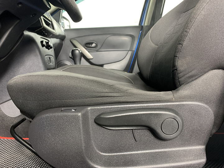 RENAULT Sandero 1.6, 2018 года, Автоматическая, Светло-синий