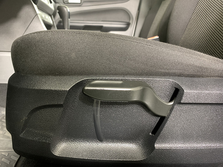 Ford Focus 1.6, 2010 года, Автоматическая, Серебристый