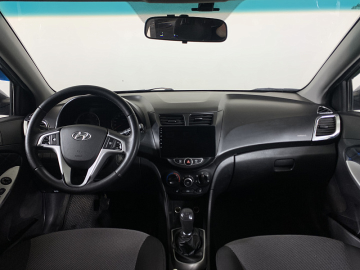 Hyundai Solaris 1.4, 2013 года, Механика, Серый