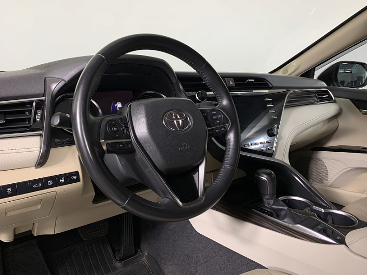 TOYOTA Camry 2.5, 2018 года, Автоматическая, Серебристый металлик