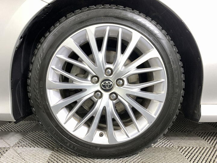 TOYOTA Camry 3.5, 2019 года, Автоматическая, Серебристый металлик