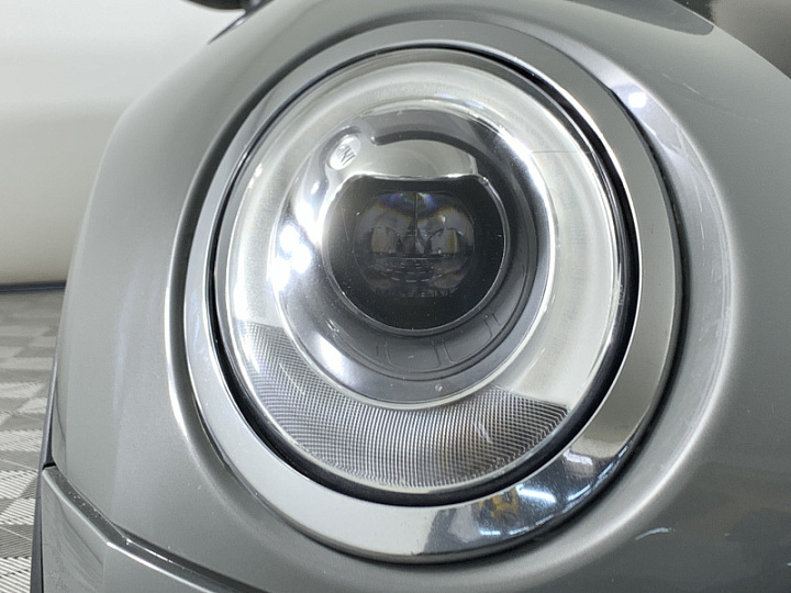 MINI Clubman 1.5, 2018 года, Автоматическая, СЕРЫЙ