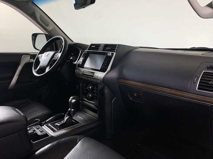 Toyota Land Cruiser Prado 2.8, 2018 года, Автоматическая, Светло серый