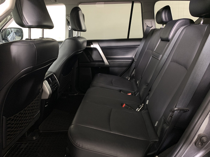Toyota Land Cruiser Prado 2.8, 2018 года, Автоматическая, Светло серый