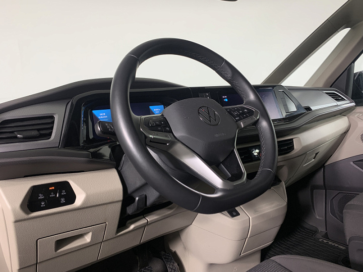 VOLKSWAGEN Multivan 2, 2022 года, Робот, ЧЕРНЫЙ