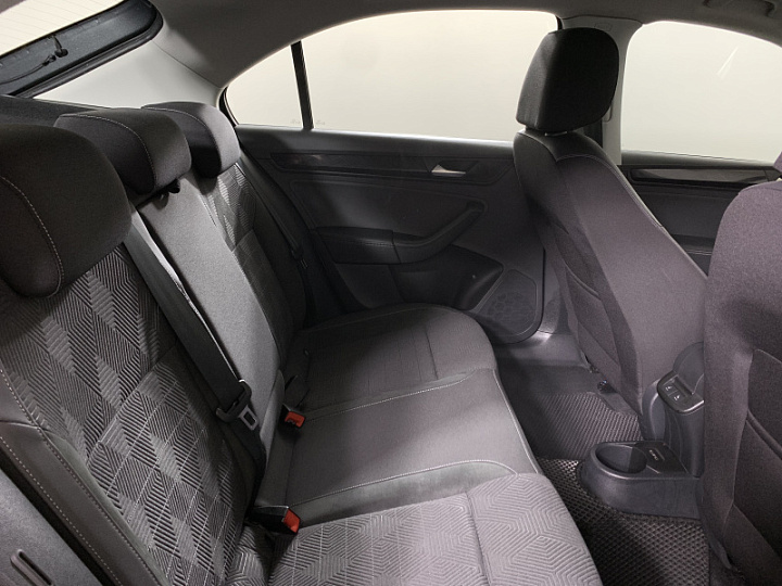 Volkswagen Polo 1.6, 2021 года, Автоматическая, Серый