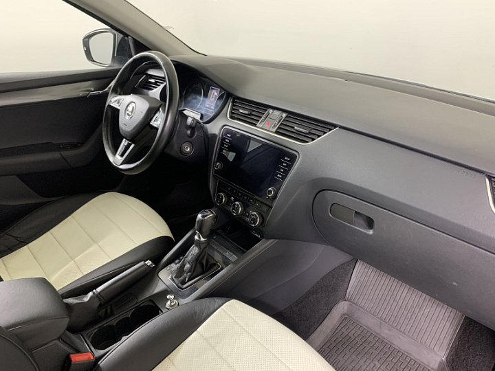 SKODA Octavia 1.4, 2019 года, Робот, БЕЛЫЙ