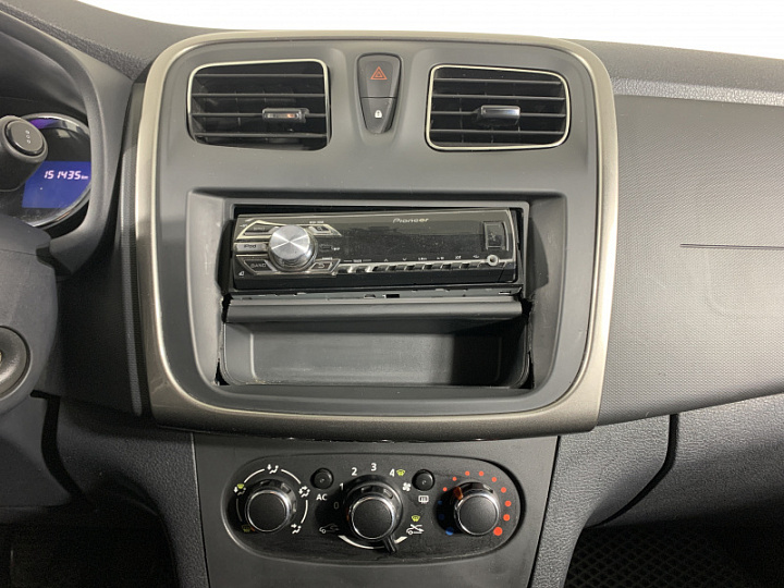 RENAULT Sandero Stepway 1.6, 2015 года, Механика, БЕЖЕВЫЙ