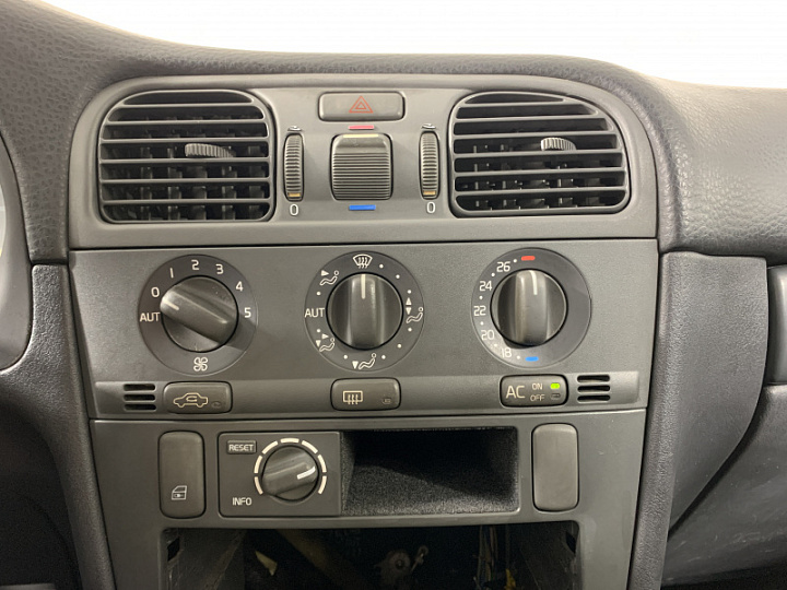VOLVO S40 1.7, 1997 года, Механика, ЧЕРНЫЙ