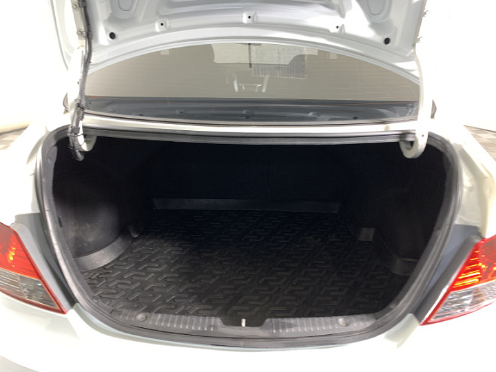 HYUNDAI Solaris 1.6, 2011 года, Автоматическая, БЕЛЫЙ