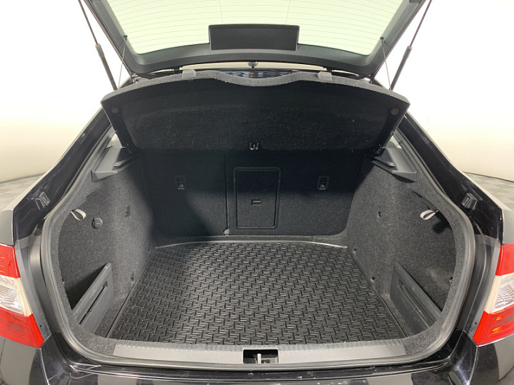 SKODA Octavia 1.8, 2017 года, Робот, ЧЕРНЫЙ