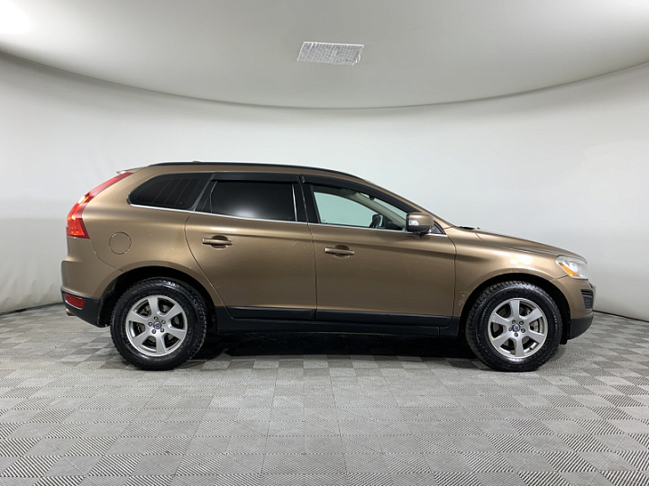 VOLVO XC60 2, 2011 года, Робот, Золотистый