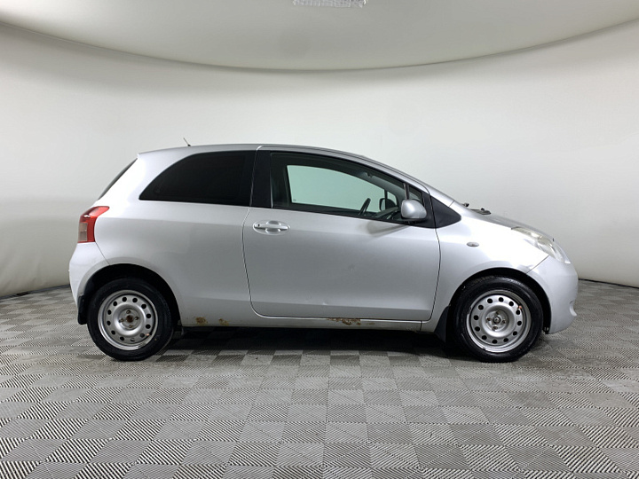 TOYOTA Yaris 1.3, 2008 года, Робот, Серебристый