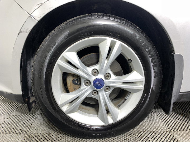 Ford Focus 1.6, 2014 года, Механика, Серебристый