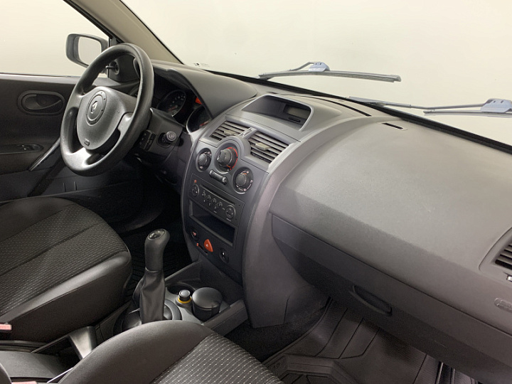 RENAULT Megane 1.6, 2005 года, Механика, Серо-бежевый