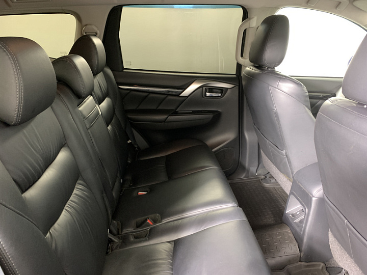 MITSUBISHI Pajero Sport 2.4, 2018 года, Автоматическая, СЕРЫЙ