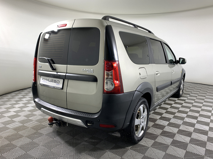 LADA (ВАЗ) Largus Cross 1.6, 2018 года, Механика, Серо-бежевый