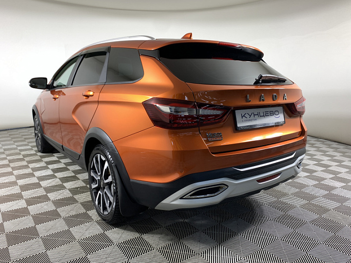 Lada Vesta 1.6, 2023 года, Механика, ОРАНЖЕВЫЙ