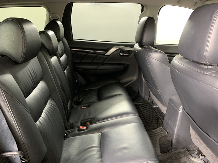 MITSUBISHI Pajero Sport 2.4, 2018 года, Автоматическая, ЧЕРНЫЙ
