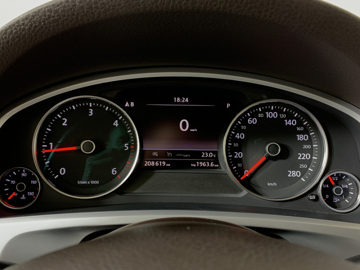 VOLKSWAGEN Touareg 3, 2014 года, Автоматическая, КОРИЧНЕВЫЙ