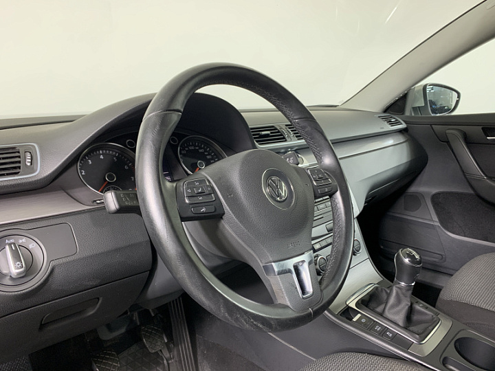 VOLKSWAGEN Passat 1.8, 2014 года, Механика, Серебристый