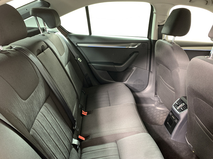 SKODA Octavia 1.4, 2018 года, Автоматическая, КОРИЧНЕВЫЙ