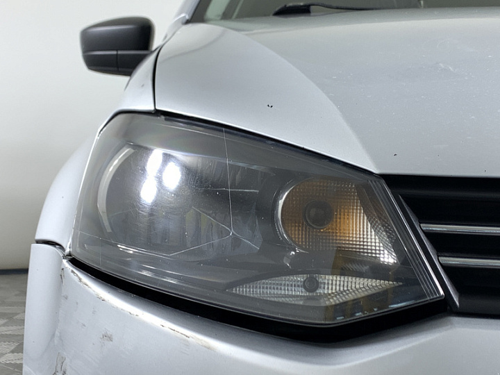 VOLKSWAGEN Polo 1.6, 2011 года, Механика, Серебристый