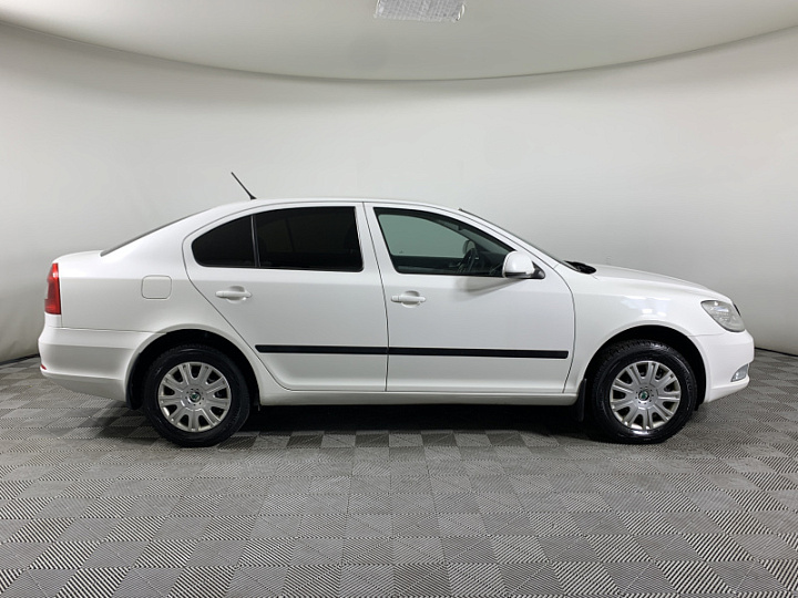 SKODA Octavia 1.6, 2012 года, Механика, БЕЛЫЙ