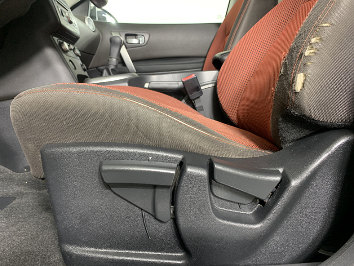 NISSAN Qashqai 1.6, 2007 года, Механика, Серебристый