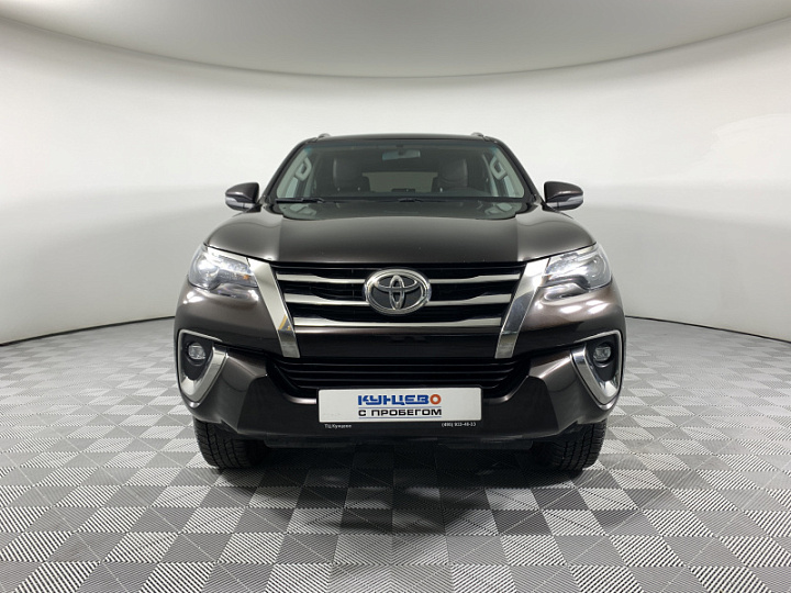 TOYOTA Fortuner 2.8, 2017 года, Автоматическая, Темно-Коричневый