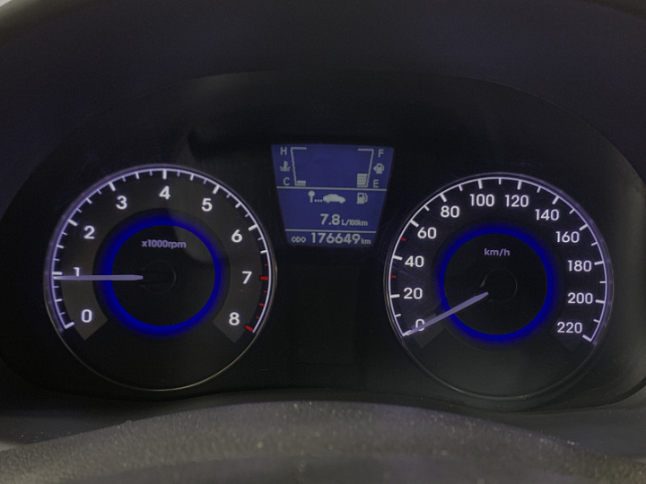 HYUNDAI Solaris 1.6, 2013 года, Механика, ФИОЛЕТОВЫЙ