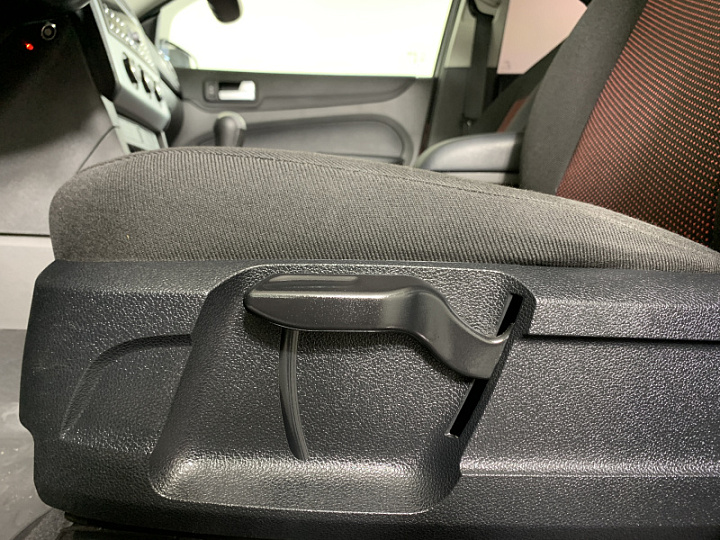FORD Focus 1.8, 2006 года, Механика, Вишневый