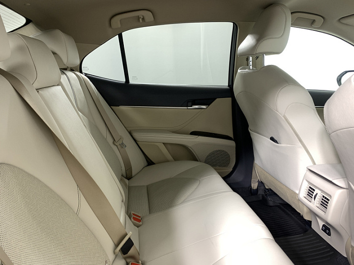 TOYOTA Camry 2.5, 2021 года, Автоматическая, БЕЛЫЙ