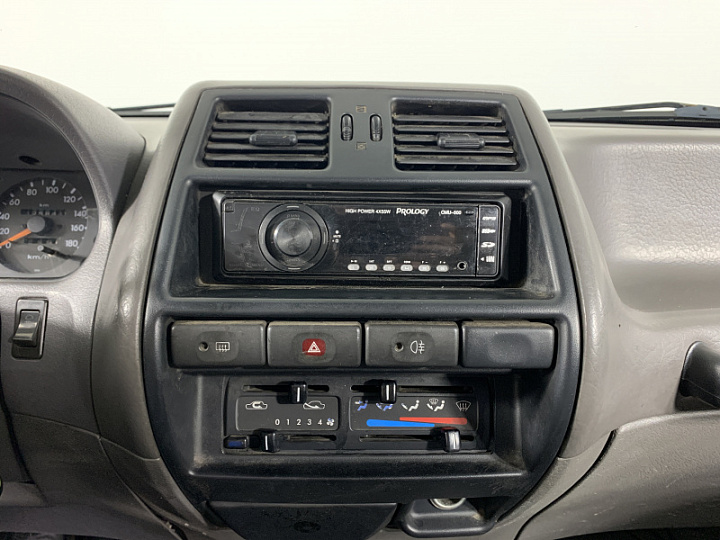 NISSAN Terrano 2.4, 1995 года, Механика, ЗЕЛЕНЫЙ