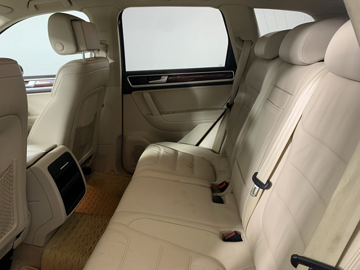 VOLKSWAGEN Touareg 3.6, 2012 года, Автоматическая, БЕЛЫЙ
