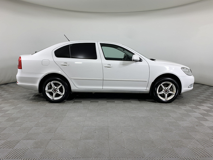 SKODA Octavia 1.8, 2012 года, Автоматическая, БЕЛЫЙ