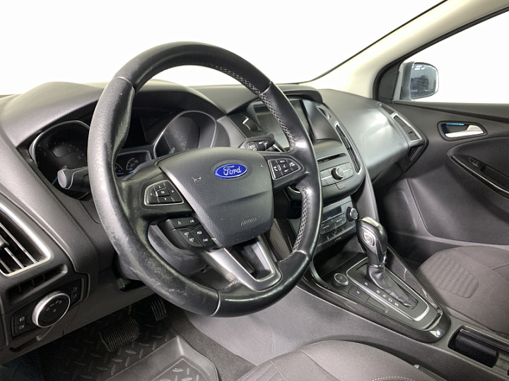 FORD Focus 1.6, 2015 года, Робот, Серо-коричневый