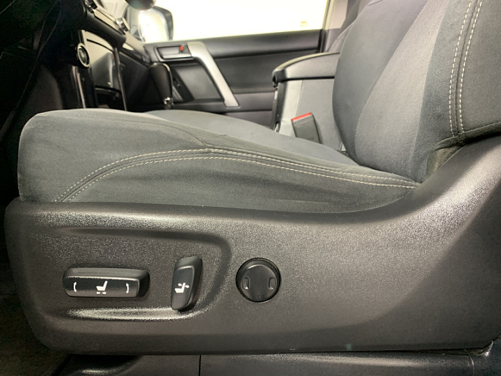 TOYOTA Land Cruiser Prado 2.8, 2017 года, Автоматическая, БЕЛЫЙ