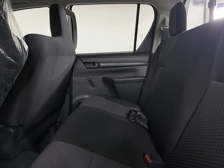TOYOTA Hilux 2.4, 2022 года, Механика, БЕЛЫЙ