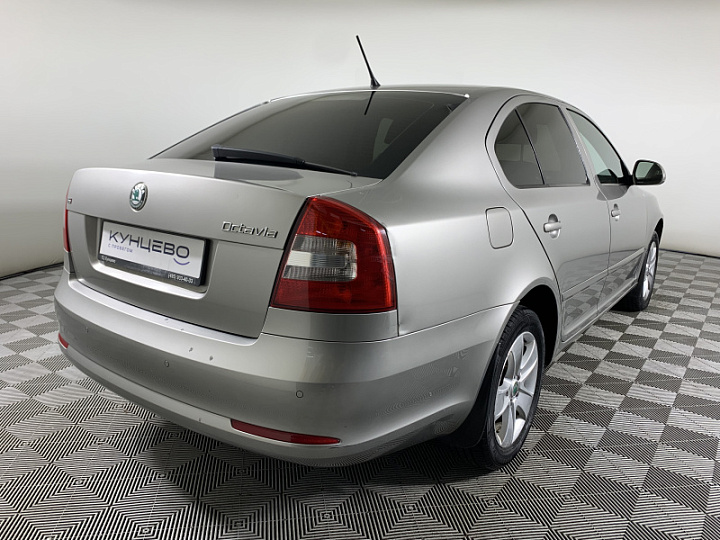 Skoda Octavia 1.8, 2012 года, Автоматическая, Бежевый