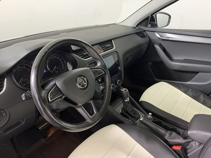 Skoda Octavia 1.4, 2019 года, Робот, белый