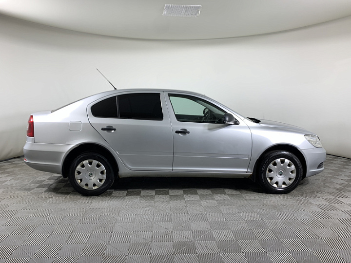 SKODA Octavia 1.6, 2010 года, Механика, Серебристый