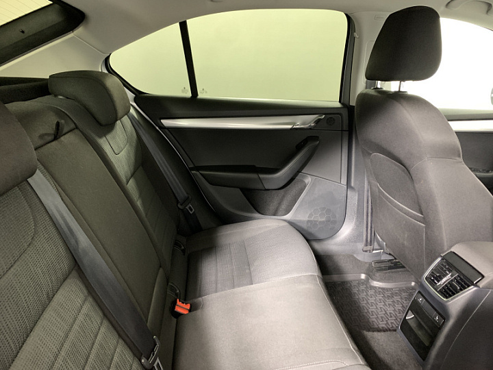 SKODA Octavia 1.4, 2014 года, Робот, Серебристый