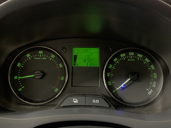 SKODA Fabia 1.2, 2013 года, Механика, ТЕМНО-БОРДОВЫЙ